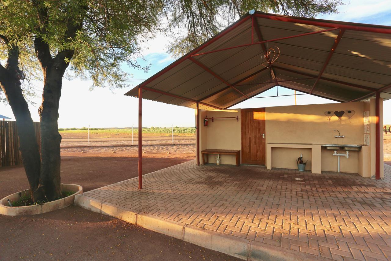 Bastion Farmyard Villa Mariental Exterior foto